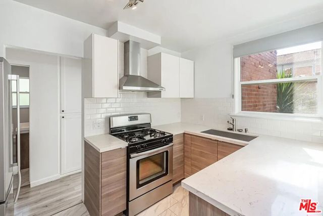 1429 Havenhurst Drive, West Hollywood CA: https://media.crmls.org/mediaz/7a2c27ac-0dd9-4f8a-9bdb-a7039e1b7235.jpg