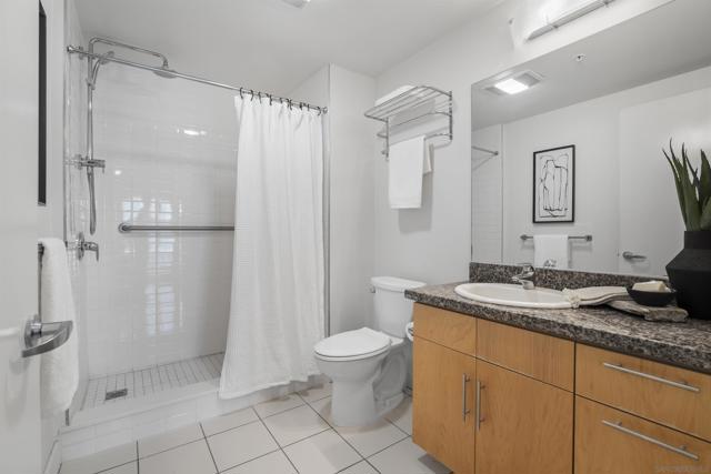 3812 Park Blvd, San Diego CA: https://media.crmls.org/mediaz/7a2c4a16-253a-4605-a0af-fd7fed6d06f4.jpg