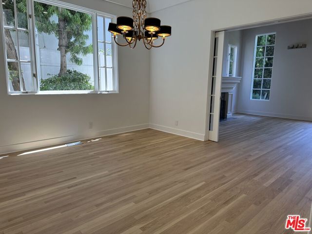723 10th Street, Santa Monica CA: https://media.crmls.org/mediaz/7a2d187f-4c0d-4a15-8b64-c90ed91b2091.jpg