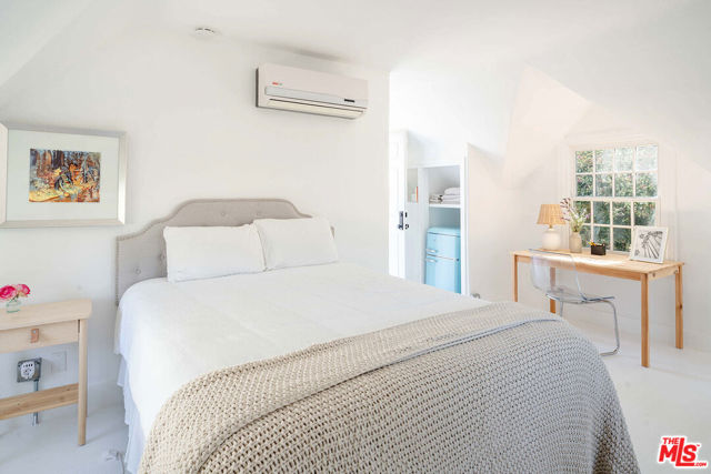 10736 Le Conte Avenue, Los Angeles CA: https://media.crmls.org/mediaz/7a2d5f5c-1e59-4cbe-a469-b8f1d1900094.jpg