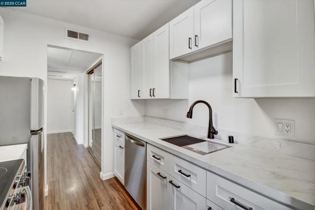 440 N Civic Dr, Walnut Creek CA: https://media.crmls.org/mediaz/7a2d759a-f37d-4c58-9e31-0c49e87e7cd8.jpg