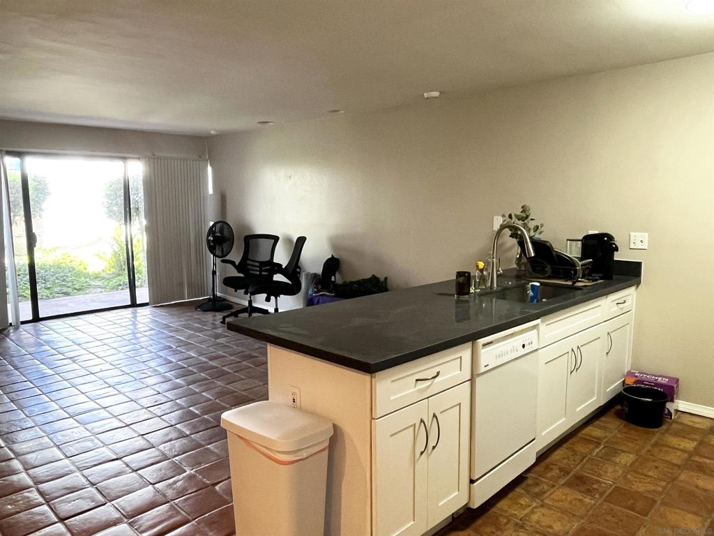 8332 Regents Rd - photo 5