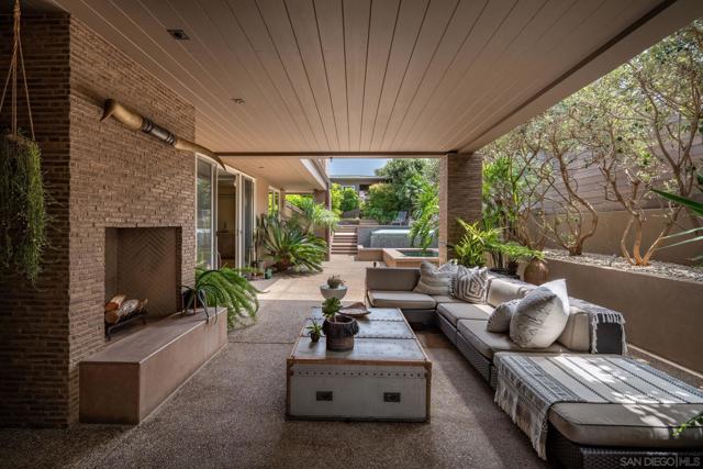 1521 Neptune Ave, Encinitas CA: https://media.crmls.org/mediaz/7a2e2525-0047-45d6-b981-4c91625bdd71.jpg
