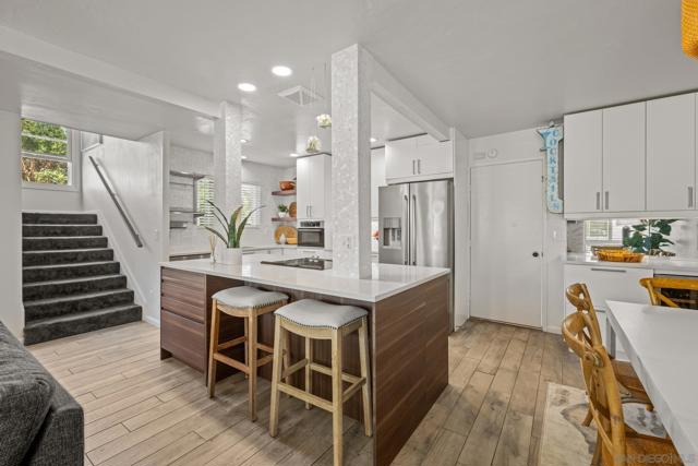 1074 Isabella Avenue, Coronado CA: https://media.crmls.org/mediaz/7a2e46d8-3e17-4bae-8325-fcade18d9b50.jpg