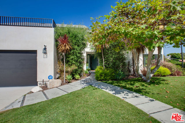 3738 Malibu Country Drive photo 2
