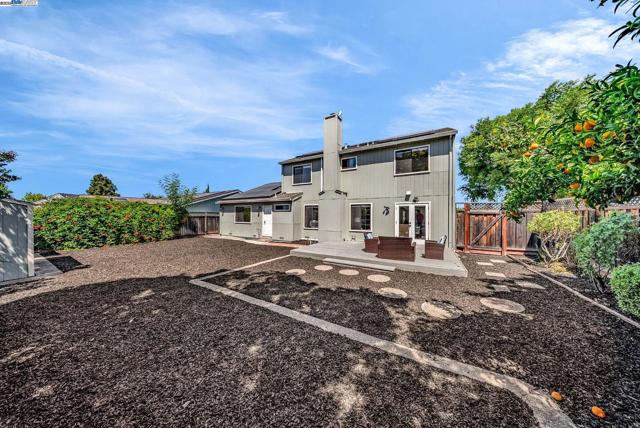 524 Gamay Ct, Fremont CA: https://media.crmls.org/mediaz/7a2e925b-a135-4c56-94c8-3175b75315cb.jpg