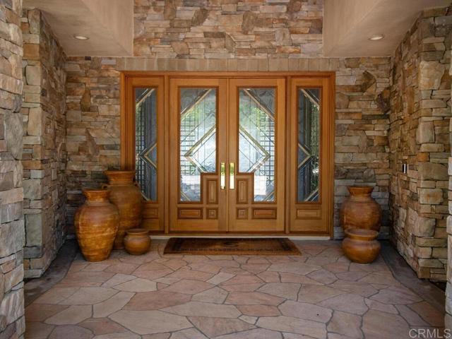 6095 Lake Vista Drive, Bonsall CA: https://media.crmls.org/mediaz/7a2e9621-20d1-435f-8230-617c3ed1f482.jpg