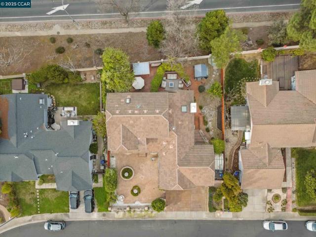 5497 Silver Sage Ct, Concord CA: https://media.crmls.org/mediaz/7a2ea5c4-f505-47a1-90d6-62a2bf47bc14.jpg
