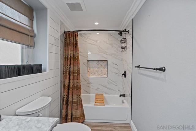 22682 S Canada Ct, Lake Forest CA: https://media.crmls.org/mediaz/7a2eae92-bc3c-4971-86da-6ddac3b6fc13.jpg