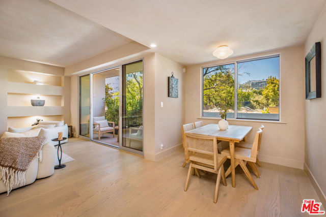 818 N Doheny Drive, West Hollywood CA: https://media.crmls.org/mediaz/7a2efeab-3e5f-4e9e-a0ef-fb1ee4fd42ee.jpg