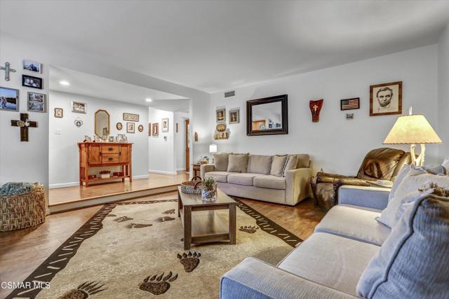 103 W Janss Road, Thousand Oaks CA: https://media.crmls.org/mediaz/7a2f5d2a-660e-4f86-aafb-a236141dffea.jpg