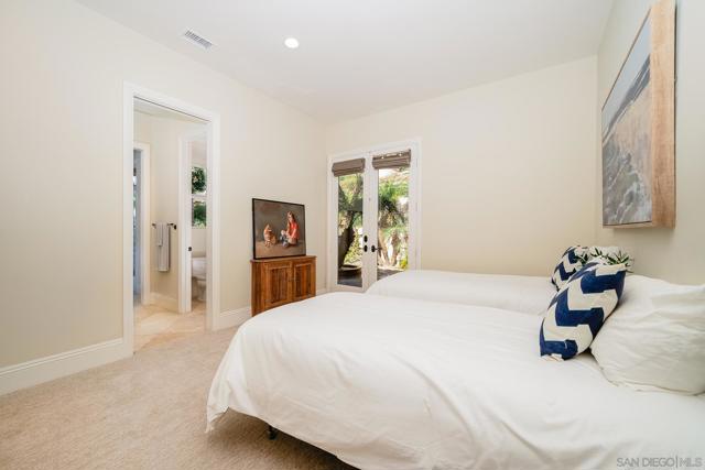4703 Briana Ct, Fallbrook CA: https://media.crmls.org/mediaz/7a2fef16-996e-48bc-a21b-677f4278e27e.jpg