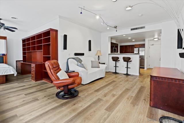530 K St, San Diego CA: https://media.crmls.org/mediaz/7a314580-23c6-463c-839a-7166b766f5cb.jpg