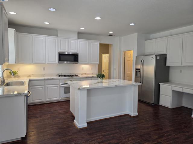 1906 Wilson Ct, Antioch CA: https://media.crmls.org/mediaz/7a315c4e-1b43-4a2d-94f3-02c55558ad6a.jpg