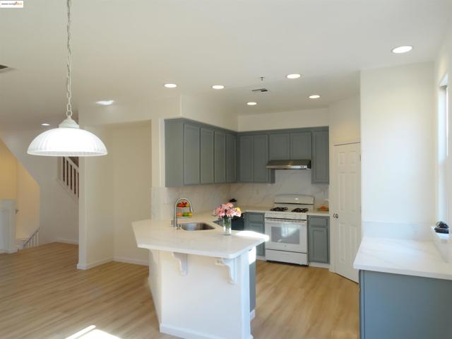 1150 Summer Ln, Richmond CA: https://media.crmls.org/mediaz/7a319b3c-a10c-4cf7-99ac-24d067770652.jpg