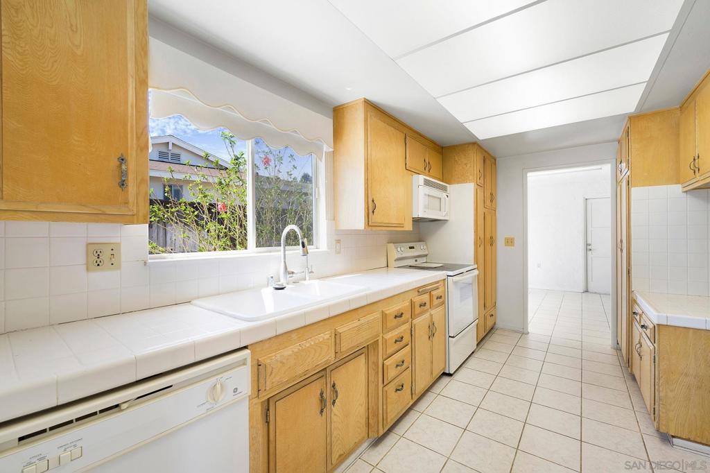 16371 Bernardo Oaks Dr - photo 10
