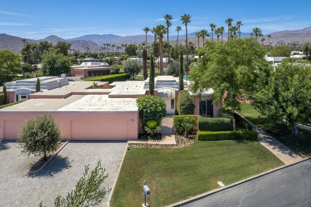 47432 Medina W Drive, Palm Desert CA: https://media.crmls.org/mediaz/7a324b56-92fa-4fde-ad3f-883782a92495.jpg