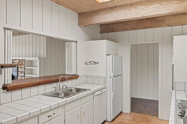 233 Vista Verde, Carmel Valley CA: https://media.crmls.org/mediaz/7a326f28-8014-4af4-b682-3a58e8398881.jpg