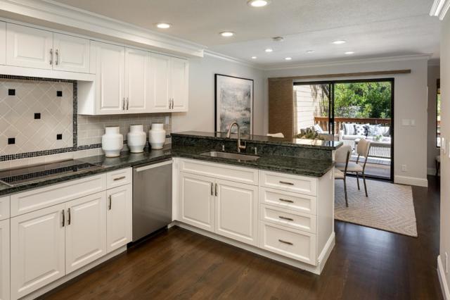 2 Hallmark Circle, Menlo Park CA: https://media.crmls.org/mediaz/7a337675-7476-47ac-a58d-7d367baecf96.jpg