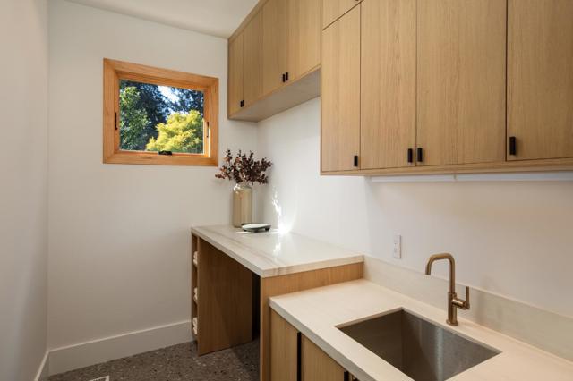 1307 University Avenue, Palo Alto CA: https://media.crmls.org/mediaz/7a33aaef-ab11-4d81-98a6-c84e38db0716.jpg