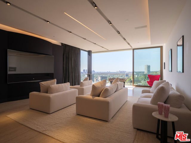 1305 Collingwood Place, Los Angeles CA: https://media.crmls.org/mediaz/7a33ab33-7fb3-4729-a530-13195441e471.jpg