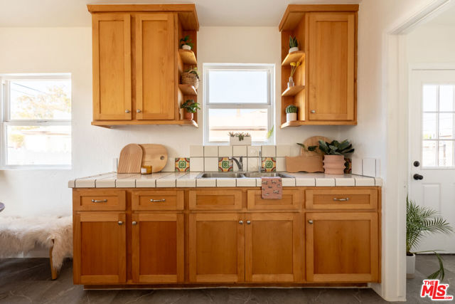 2722 Marine Avenue, Gardena CA: https://media.crmls.org/mediaz/7a3437bc-f564-4f40-8e86-032bb2671e29.jpg