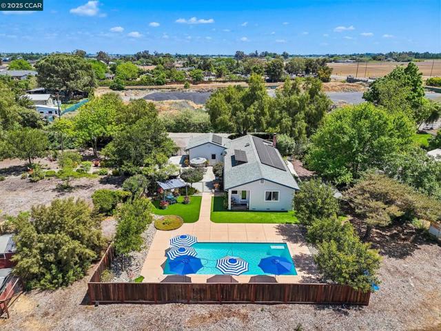 91 Lozoya Way, Oakley CA: https://media.crmls.org/mediaz/7a347ecf-4afa-459b-9896-be12053cdf7c.jpg