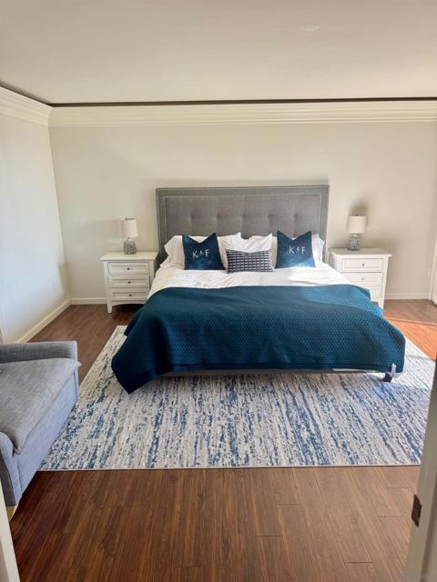 2420 Torrey Pines Rd, La Jolla CA: https://media.crmls.org/mediaz/7a35a1c7-8802-43c1-a138-537e353ace84.jpg