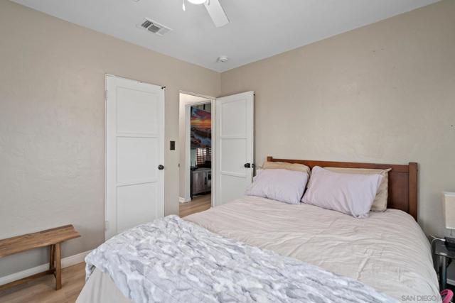 1620 49th St, San Diego CA: https://media.crmls.org/mediaz/7a35d6d1-4212-4b29-884b-5af8ec67633a.jpg