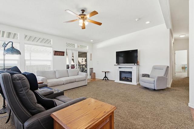 Detail Gallery Image 7 of 67 For 200 N El Camino Real #43,  Oceanside,  CA 92058 - 3 Beds | 2 Baths