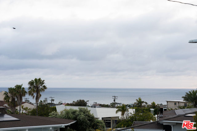 461 Chabela Drive, Manhattan Beach CA: https://media.crmls.org/mediaz/7a360832-62ec-4d30-980e-b2b892ec706b.jpg