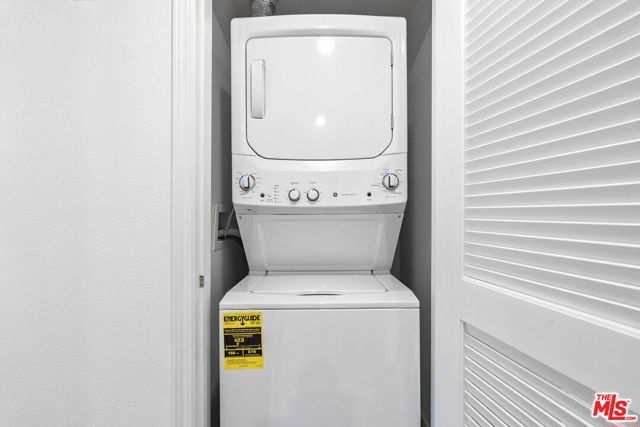 5245 Santa Monica Boulevard, Los Angeles CA: https://media.crmls.org/mediaz/7a368503-07a1-4379-9d83-ffd270beab07.jpg