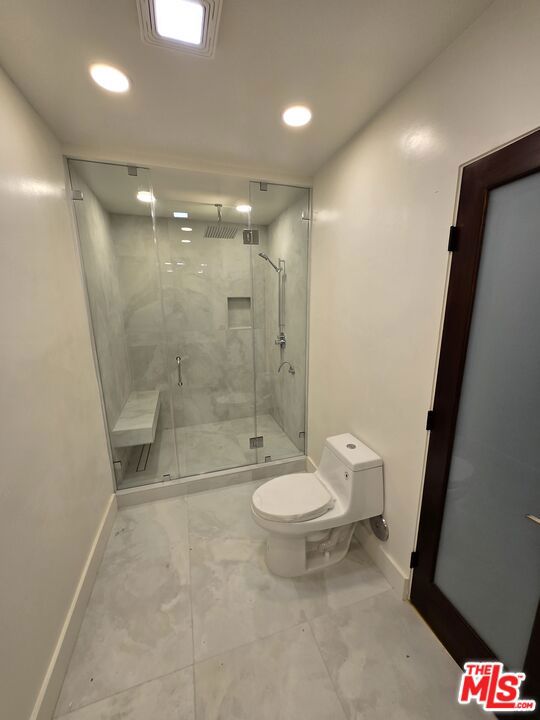 16544 Park Lane Circle, Los Angeles CA: https://media.crmls.org/mediaz/7a36b3fa-cf33-440f-85d3-6c7f237243db.jpg