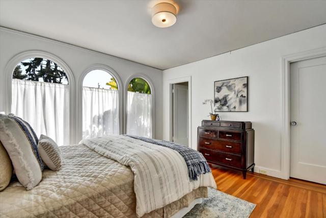 901 Laurel, San Mateo CA: https://media.crmls.org/mediaz/7a36edd5-ff28-49cc-a443-6f8e9b583bad.jpg