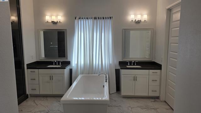 4709 Iron Bird Dr, Folsom CA: https://media.crmls.org/mediaz/7a374cce-93ac-422b-a15d-71ddc51c355f.jpg