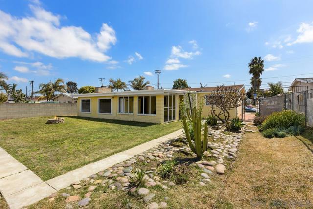 4870 Doliva Dr, San Diego CA: https://media.crmls.org/mediaz/7a3763ca-ddae-4be0-bed2-f54e60fb4589.jpg
