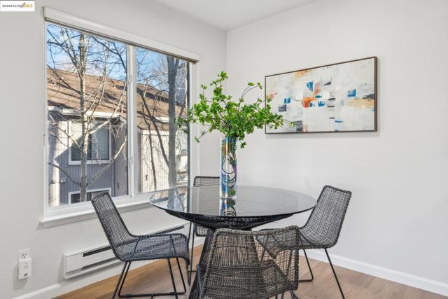 92 Schooner Ct, Richmond CA: https://media.crmls.org/mediaz/7a37656e-e635-485d-ad38-0d1c656b28ee.jpg