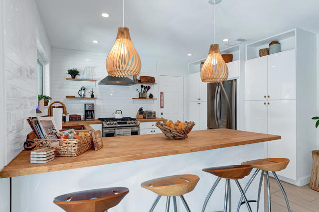 1373 E Madero Circle, Palm Springs CA: https://media.crmls.org/mediaz/7a37ec13-3a81-483f-944e-fa43bb23949f.jpg