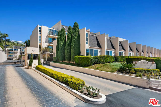 23901 Civic Center Way, Malibu CA: https://media.crmls.org/mediaz/7a37fc12-c7cd-4cdc-8a94-479467192319.jpg