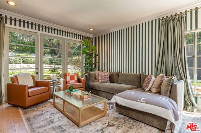 1136 N Doheny Drive, Los Angeles CA: https://media.crmls.org/mediaz/7a3841b3-5016-456b-b010-4bc3d2588252.jpg