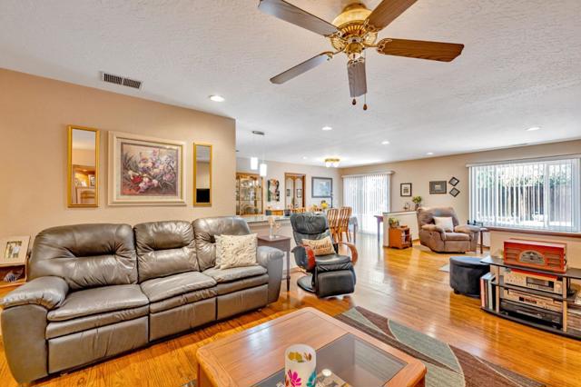 2941 Fleetwood Drive, San Bruno CA: https://media.crmls.org/mediaz/7a38543f-0907-4a37-a7f2-b31d6f6e0b58.jpg