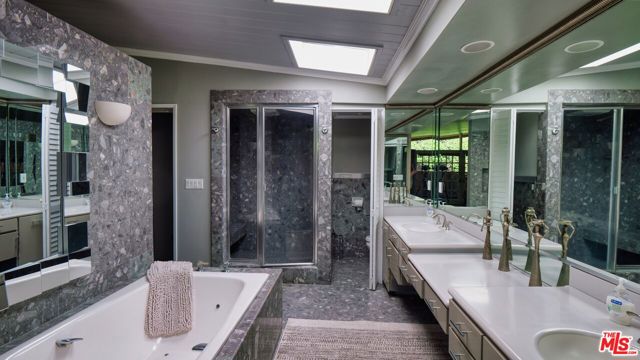 5803 Wooster Avenue, Los Angeles CA: https://media.crmls.org/mediaz/7a392d99-d2d3-4071-a994-656251a7fcdf.jpg