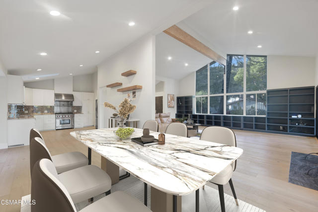 17032 Cotter Place, Encino CA: https://media.crmls.org/mediaz/7a393925-49a0-473d-9fe6-80cf86f2152a.jpg