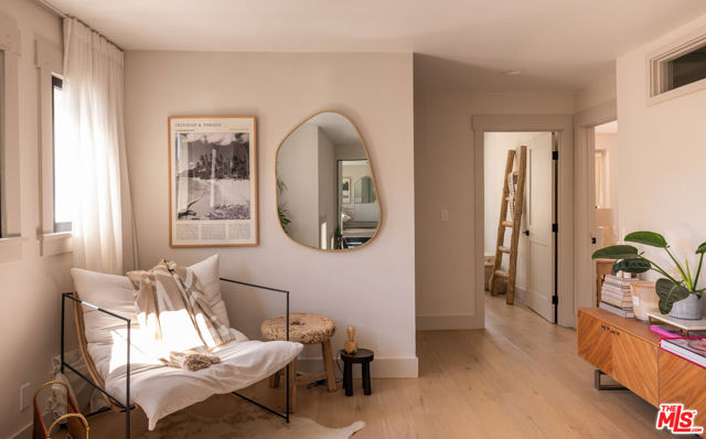 1715 S Kingsley Drive, Los Angeles CA: https://media.crmls.org/mediaz/7a398e71-35e2-4636-ac62-992bcb830609.jpg