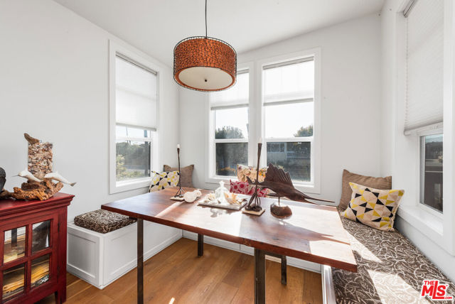 29500 Heathercliff Road, Malibu CA: https://media.crmls.org/mediaz/7a39991a-7dfc-4c78-83c8-5b9b2ba5544b.jpg