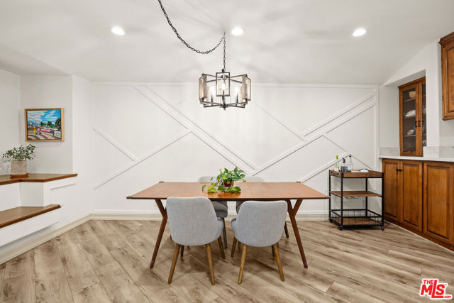 272 N Chester Avenue, Pasadena CA: https://media.crmls.org/mediaz/7a3a0ca7-13e5-421b-ae4d-b4540db588ef.jpg