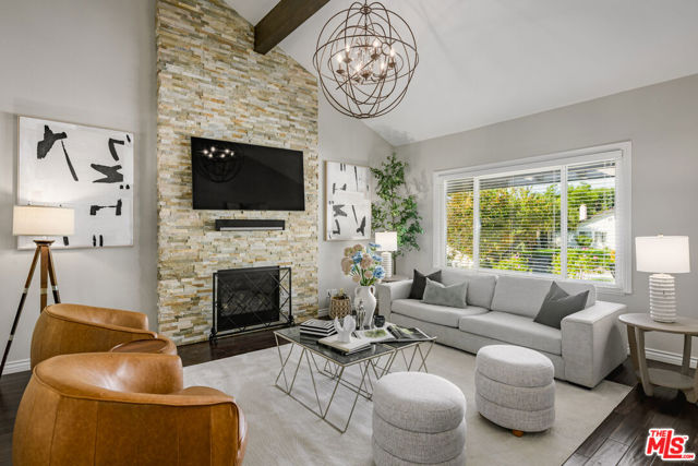 6652 Buttonwood Avenue, Oak Park CA: https://media.crmls.org/mediaz/7a3a1e43-1738-47f3-a0fd-72ed5c0e5ffc.jpg