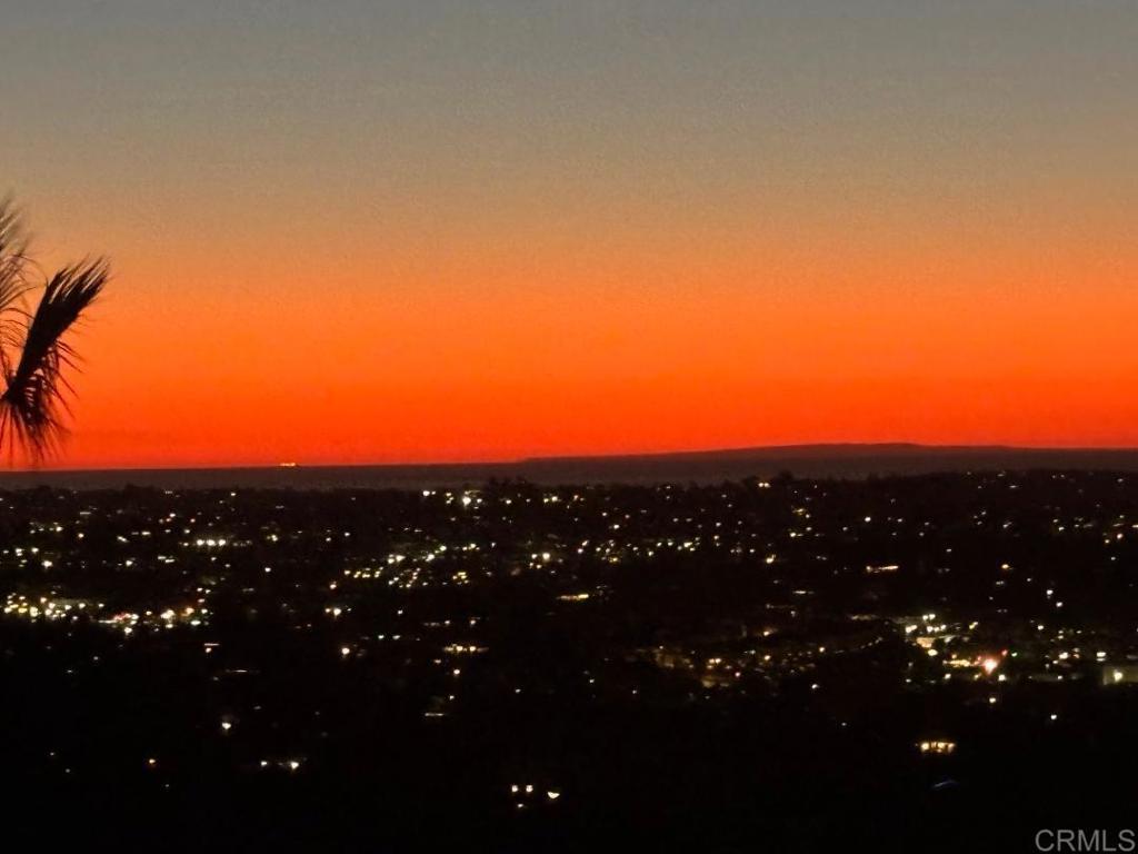 https://media.crmls.org/mediaz/7a3a3317-8b7b-449c-ba68-64d863cbf387.jpg?preset=X-Large