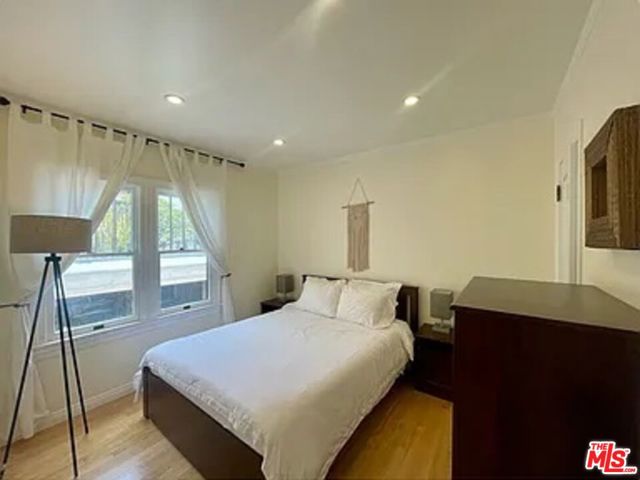 837 5th Street, Santa Monica CA: https://media.crmls.org/mediaz/7a3a8ffa-6a39-4945-9d70-318fbfb26dbf.jpg