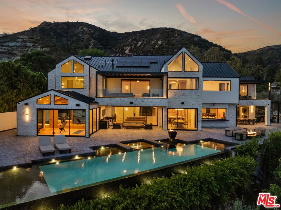 1390 Bella Oceana Vista — Contemporary